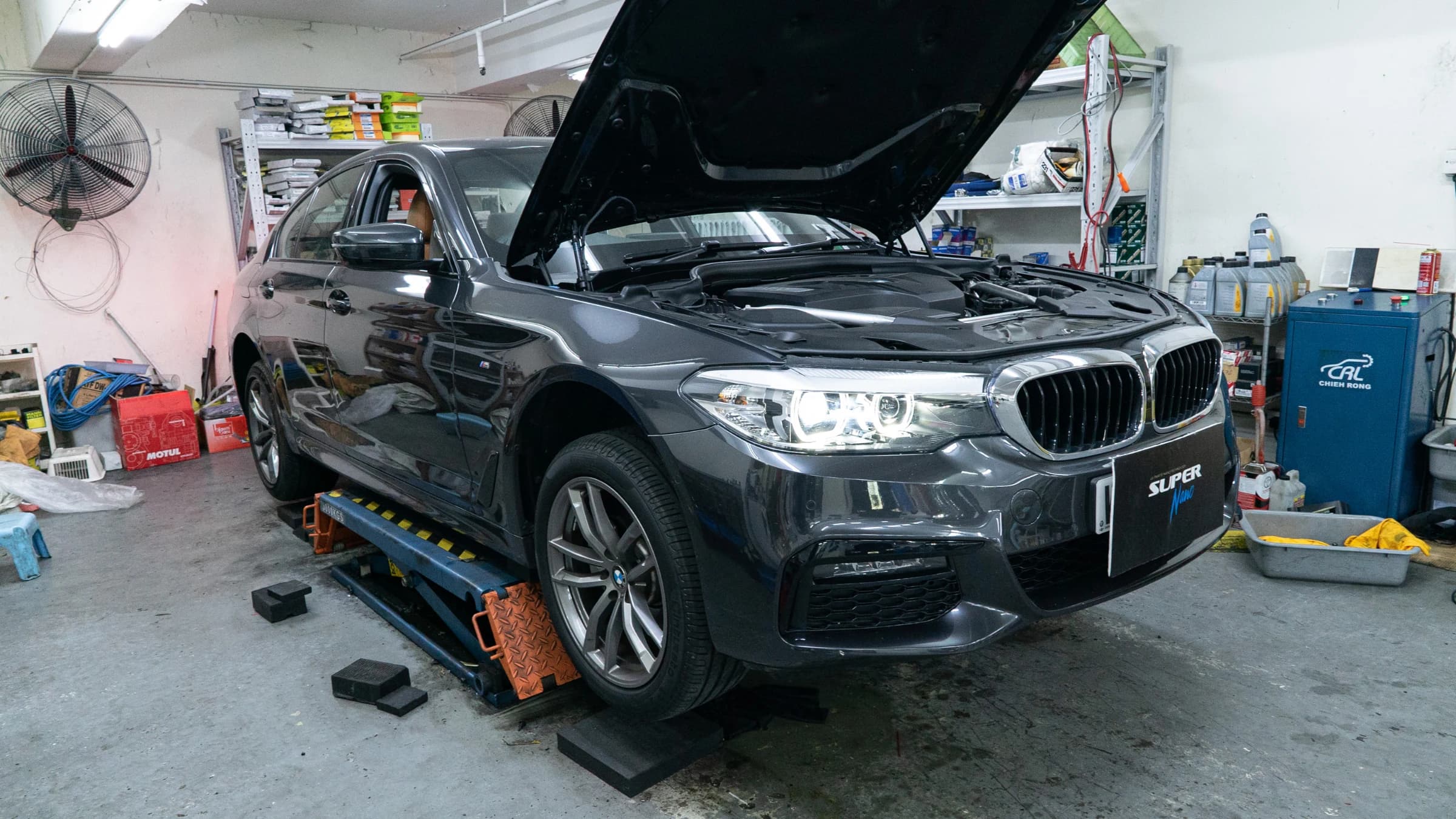 ESTER Plus Motor Oil 5W40 application on 2019 BMW 520i G30 B48 engine