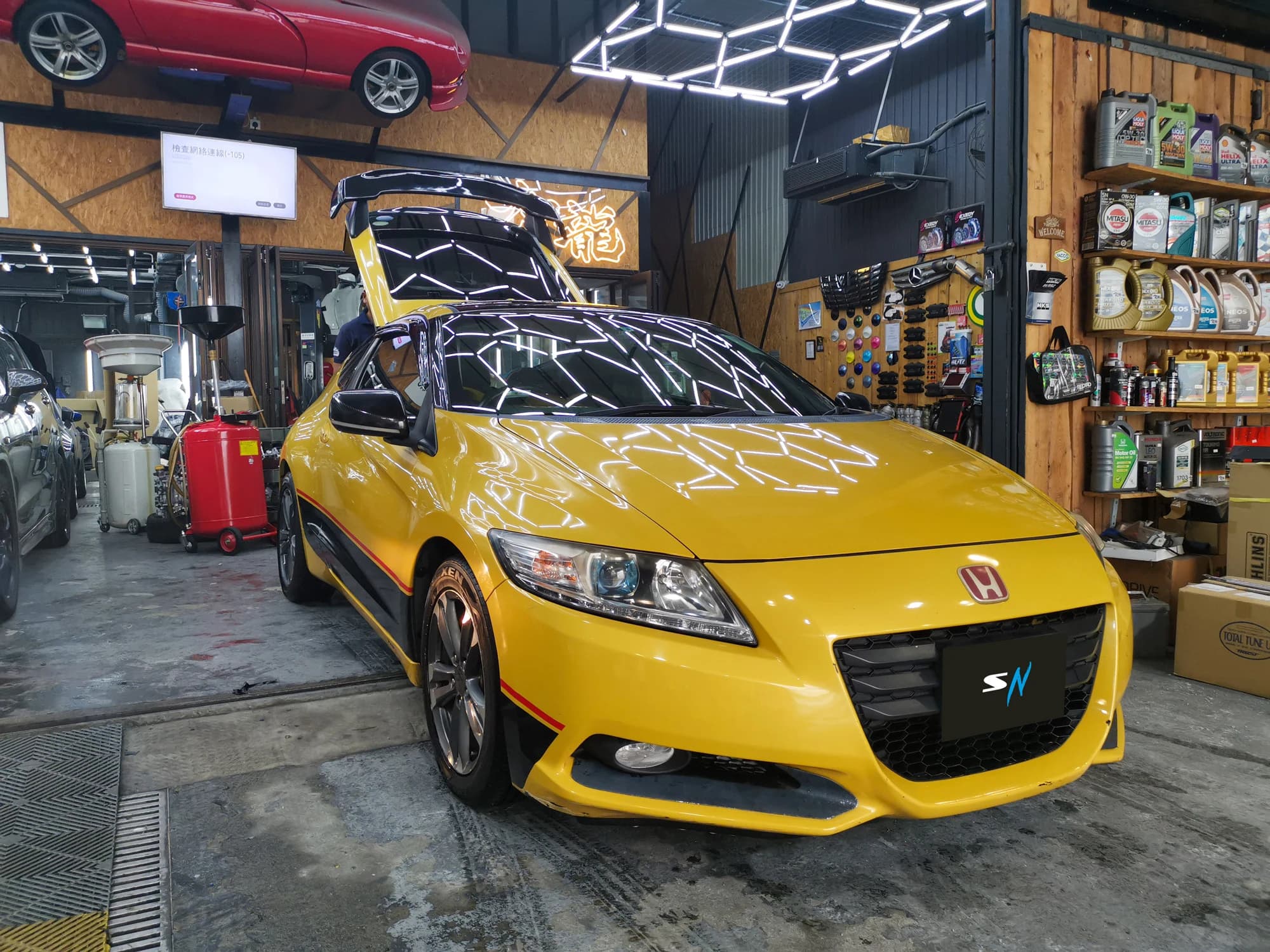 SuperNano Engine Remetalizer and CLR Service application on Honda CR-Z ZF2 in Ho Lung Motor Hong Kong